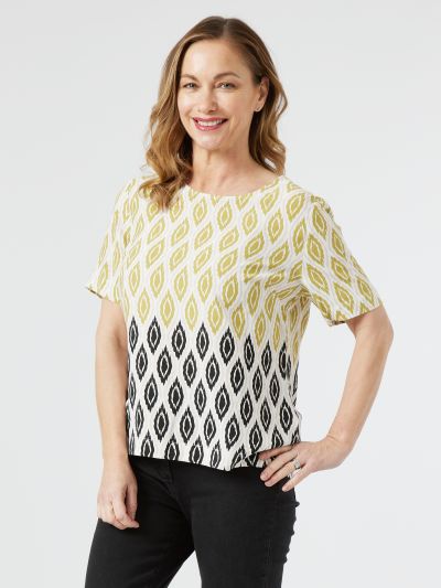 VIZ-A-VIZ  Border Tile Shell Short Sleeve Top