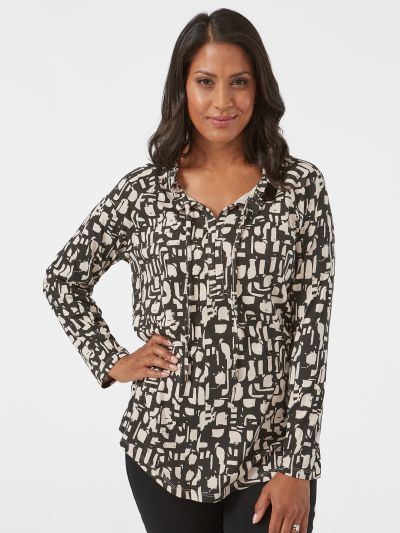 VIZ-A-VIZ  Mono Print Notch Neck Top